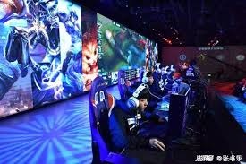 “黄袍”加身，里约热内卢基督像穿上黄潜球衣