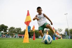 逆天倒勾！40岁C罗一飞冲天：队友对手都看傻了 梦回7年前那一晚
